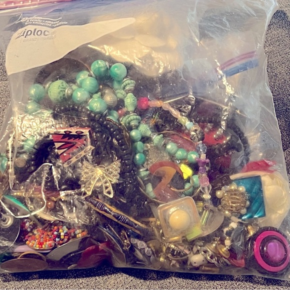 Scrap Jewelry grab bag, 2.5lbs - Picture 1 of 8